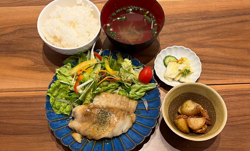 たらのムニエル定食。富山県砺波市の定食・居酒屋サンタス食堂のフードメニュー。