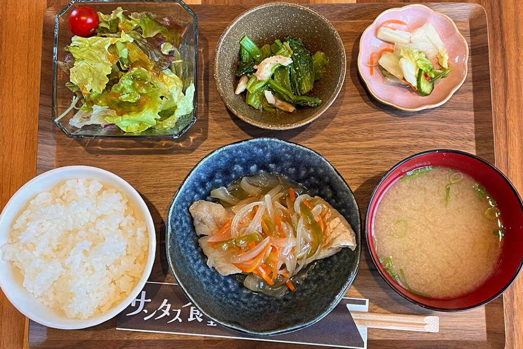 たらの甘酢あんかけ定食。富山県砺波市の定食・居酒屋サンタス食堂のフードメニュー。