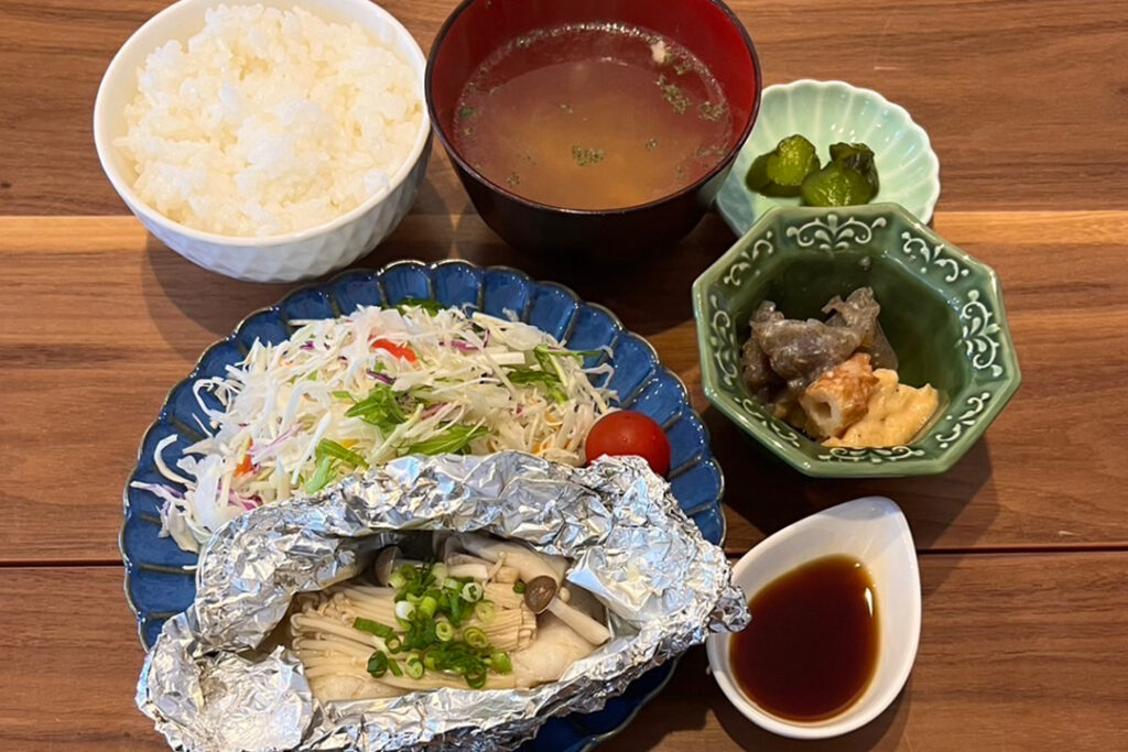 たらとキノコのホイル焼き定食。富山県砺波市の定食・居酒屋サンタス食堂のフードメニュー。