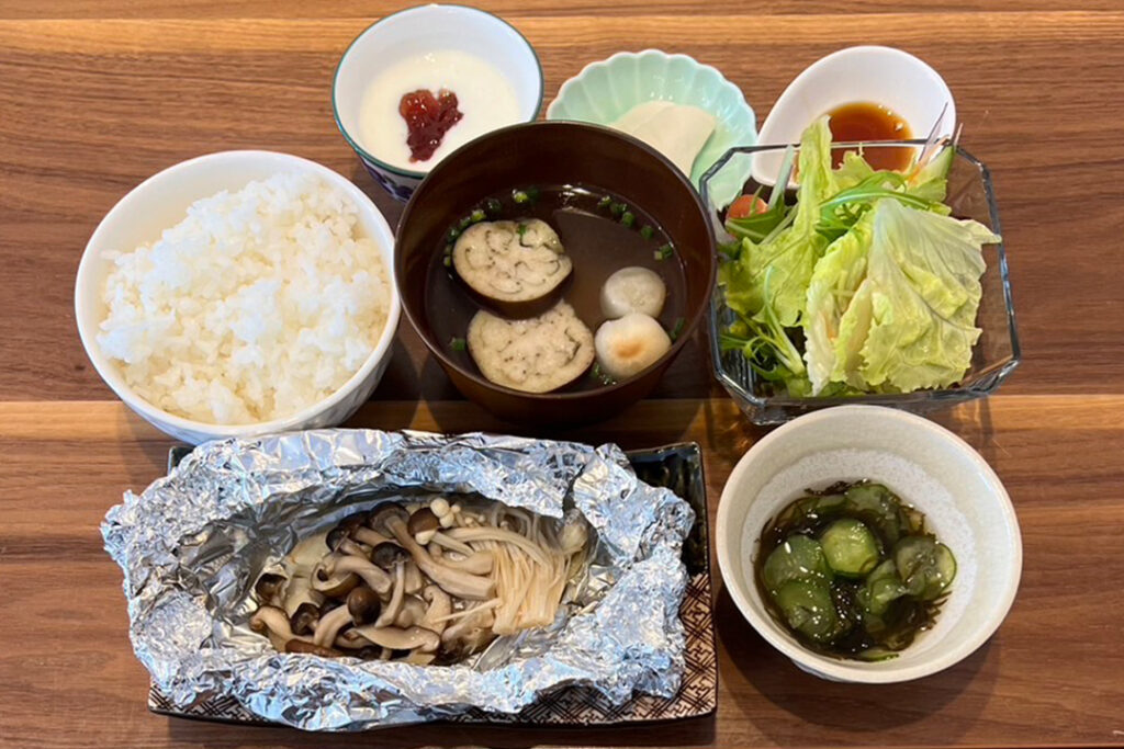 たらとキノコのホイル蒸し定食。富山県砺波市の定食・居酒屋サンタス食堂のフードメニュー。