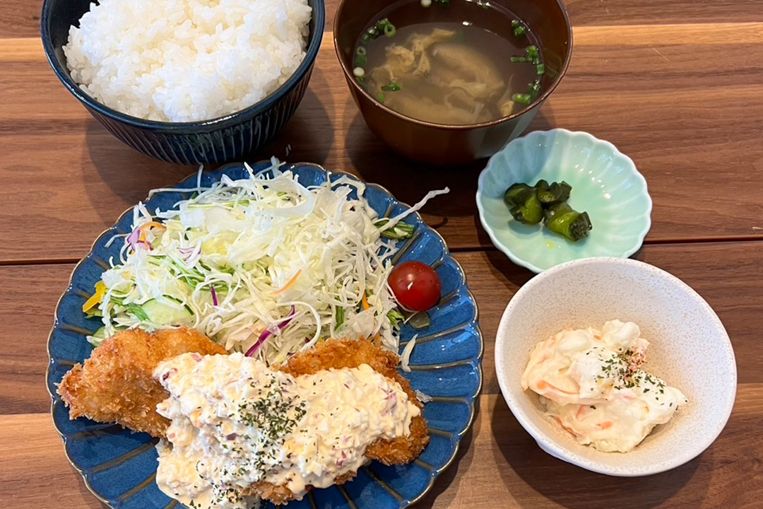 たらのフライタルタルソース添え定食。富山県砺波市の定食・居酒屋サンタス食堂のフードメニュー。