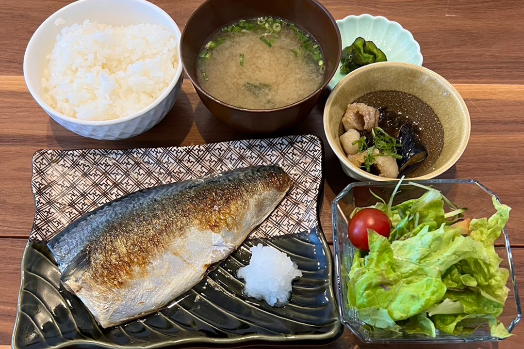 サバの塩焼き定食。富山県砺波市の定食・居酒屋サンタス食堂のフードメニュー。