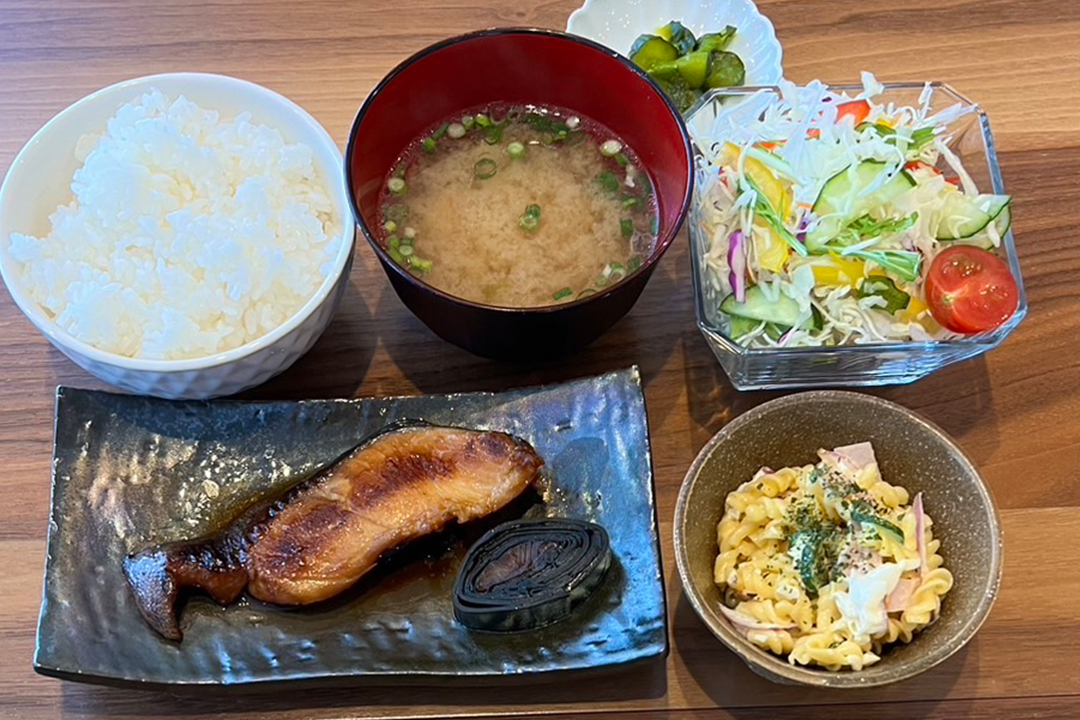 銀ダラの照焼定食。富山県砺波市の定食・居酒屋サンタス食堂のフードメニュー。