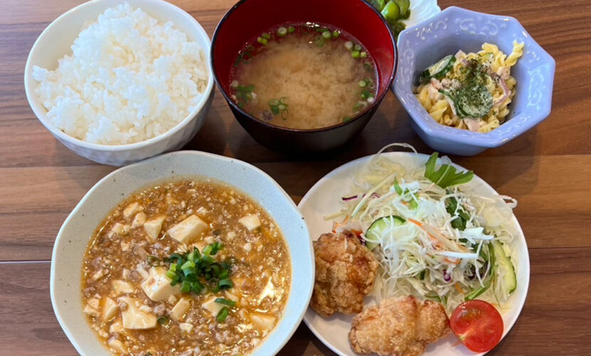 麻婆豆腐＆鶏の竜田揚げ定食。富山県砺波市の定食・居酒屋サンタス食堂のフードメニュー。