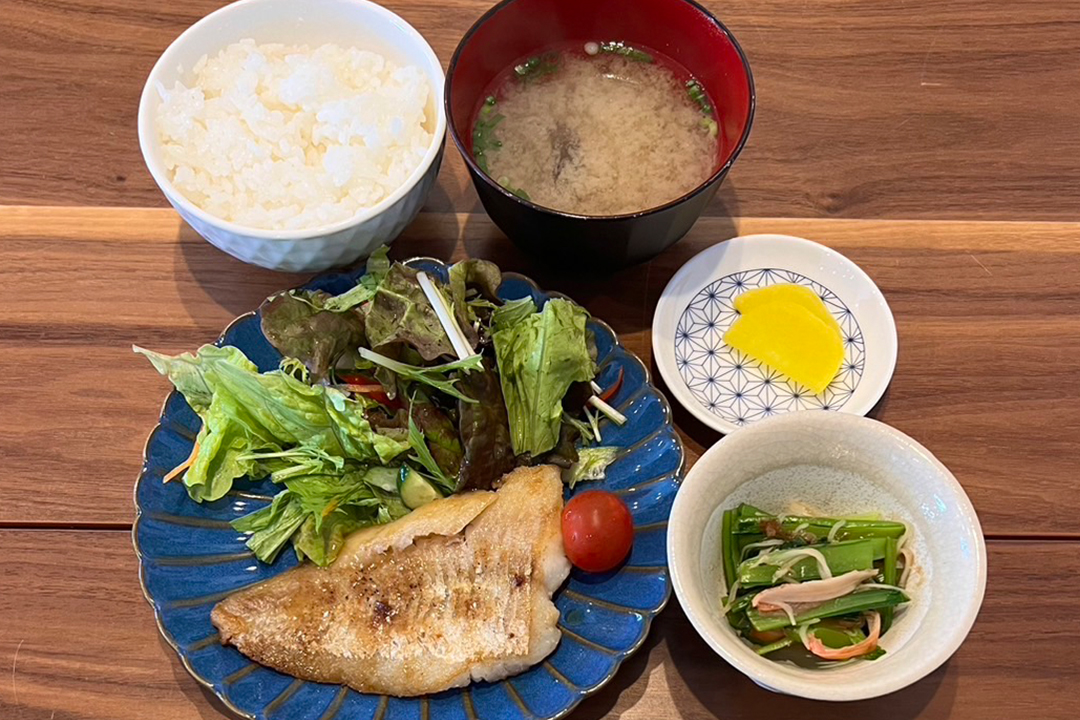 たらのムニエル定食。富山県砺波市の定食・居酒屋サンタス食堂のフードメニュー。