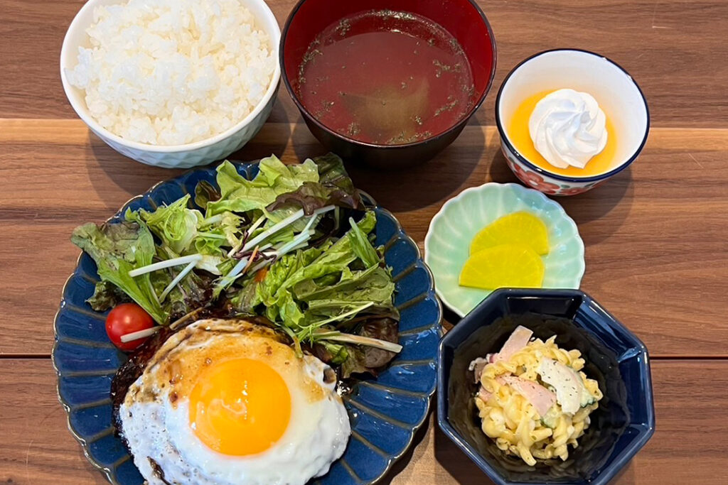 てりたまハンバーグ定食。富山県砺波市の定食・居酒屋サンタス食堂のフードメニュー。