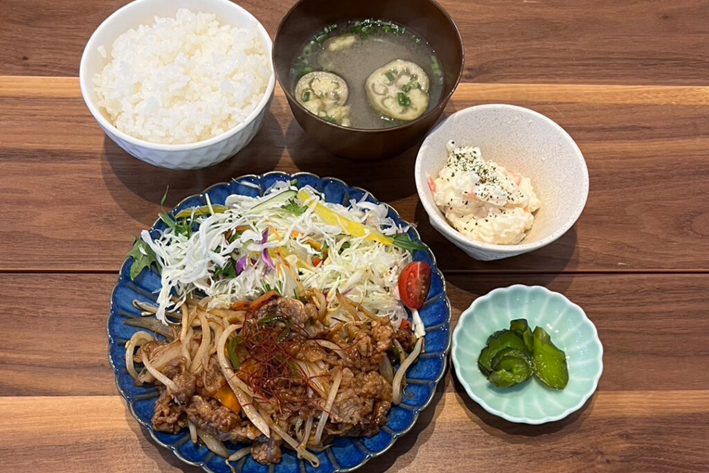 プルコギ定食。富山県砺波市の定食・居酒屋サンタス食堂のフードメニュー。