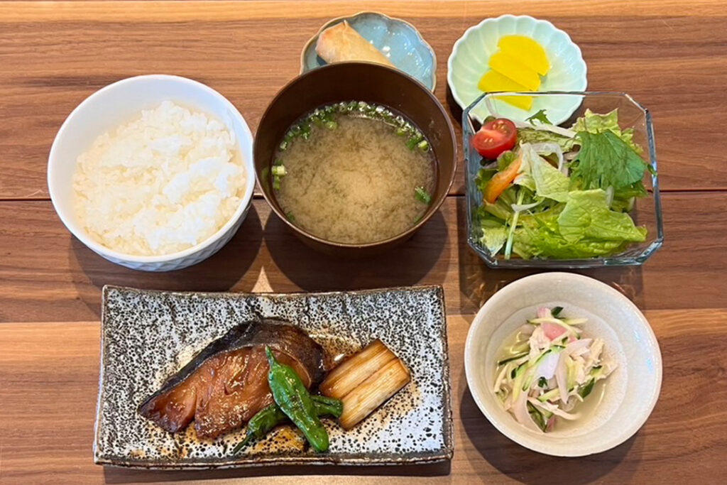 銀ダラの照り焼き定食。富山県砺波市の定食・居酒屋サンタス食堂のフードメニュー。
