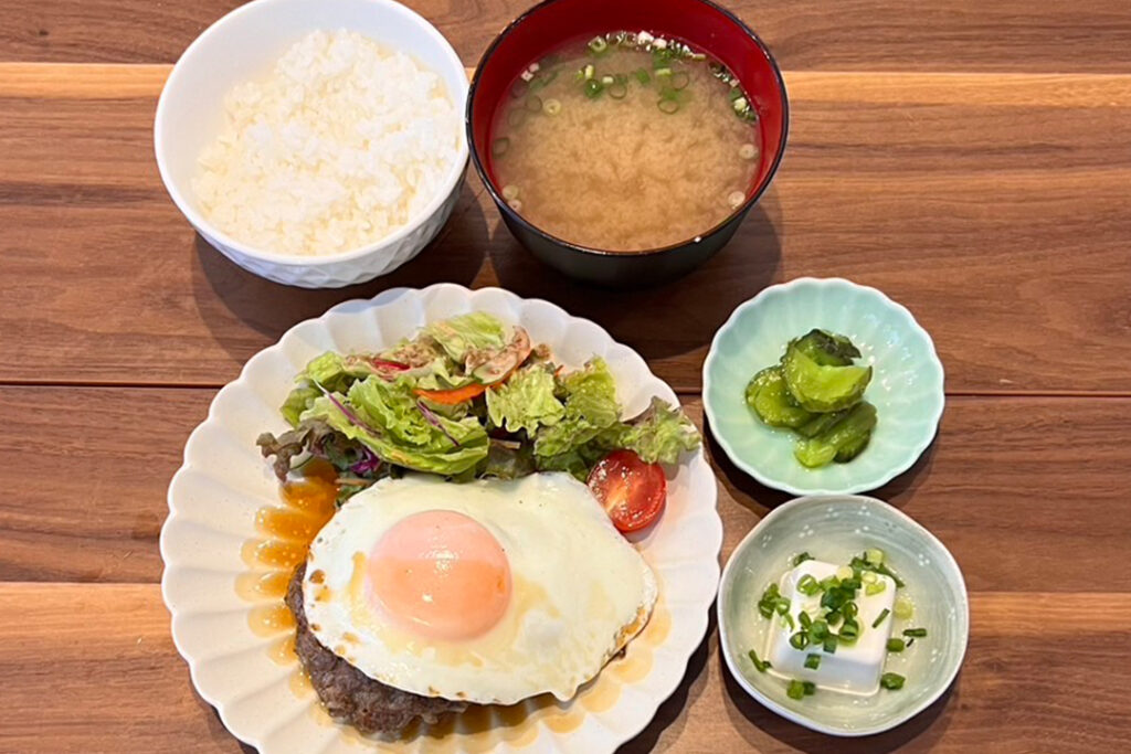 てりたまハンバーグ定食。富山県砺波市の定食・居酒屋サンタス食堂のフードメニュー。