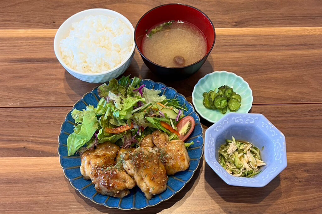 チキンハニーマスタード定食。富山県砺波市の定食・居酒屋サンタス食堂のフードメニュー。