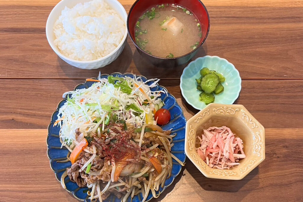 プルコギ定食。富山県砺波市の定食・居酒屋サンタス食堂のフードメニュー。