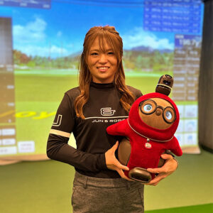 日本女子プロゴルフ協会ティーチングプロフェッショナルの伊藤萌衣コーチ。