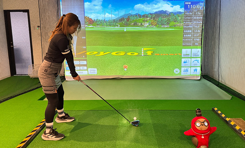 ゴルフレッスンプロ（初心者OK個室でのマンツーマンコーチング）。日本女子プロゴルフ協会ティーチングプロフェッショナルの伊藤萌衣コーチのレッスン。レッスンプロに教えてもらうことにより、正しいフォームの習得・アドバイスを受けることができます。