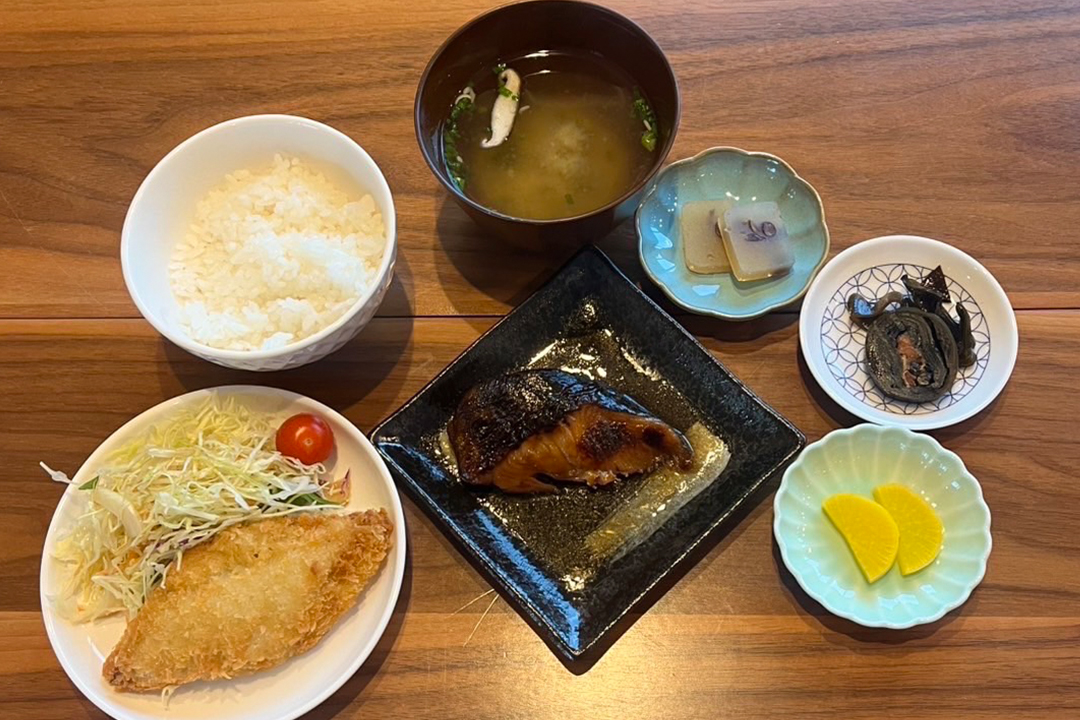 銀ダラの照り焼き定食。富山県砺波市の定食・居酒屋サンタス食堂のフードメニュー。