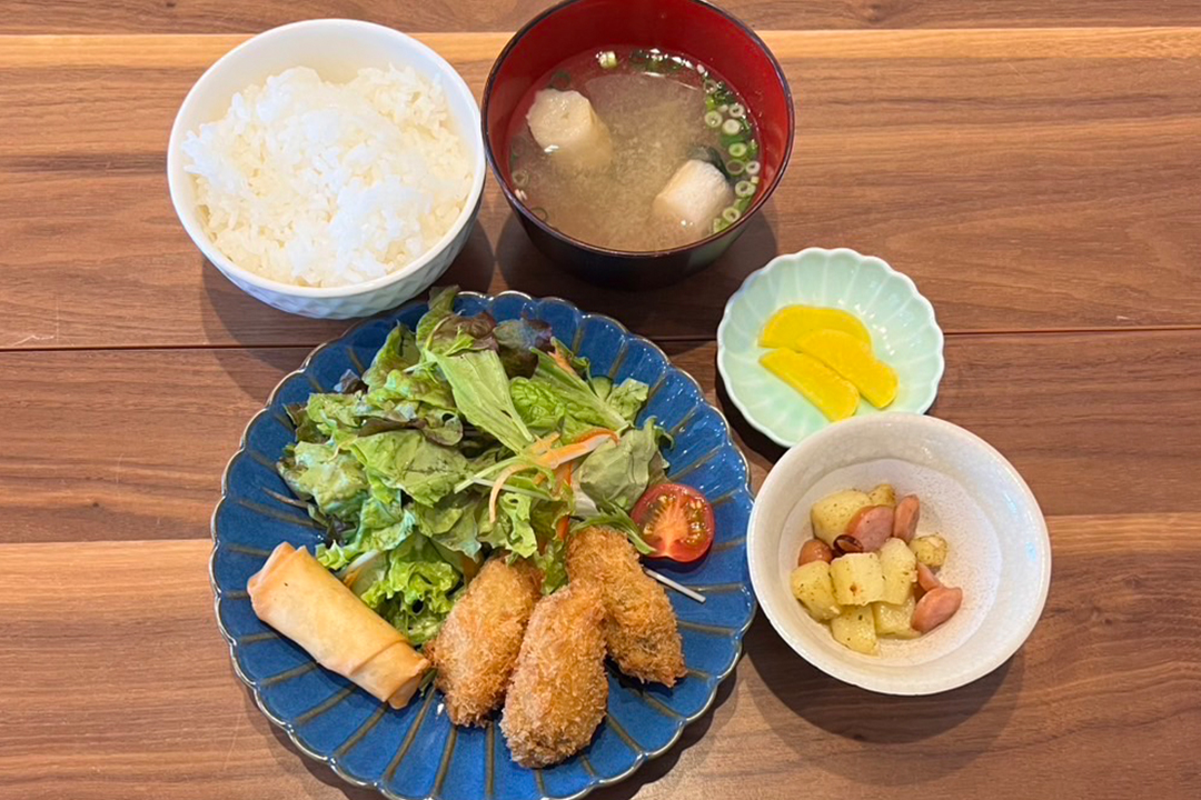 カキフライ定食。富山県砺波市の定食・居酒屋サンタス食堂のフードメニュー。