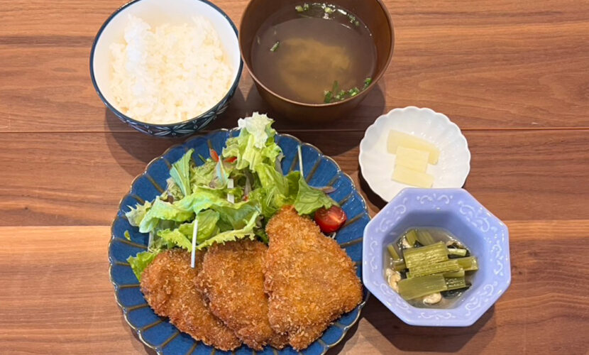 ヒレカツ定食。富山県砺波市の定食・居酒屋サンタス食堂のフードメニュー。