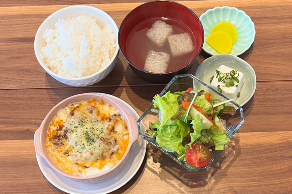 ミートグラタン定食。富山県砺波市の定食・居酒屋サンタス食堂のフードメニュー。