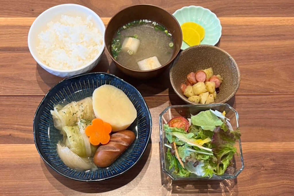 和風ロールキャベツ定食。富山県砺波市の定食・居酒屋サンタス食堂のフードメニュー。
