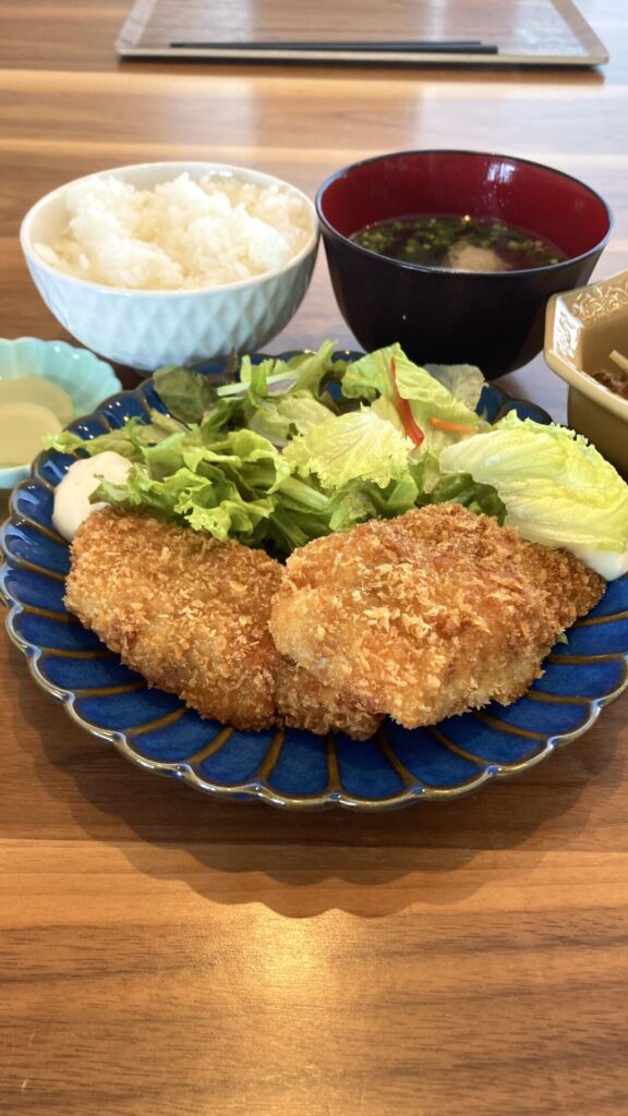 タラのフライ。富山県砺波市の定食・居酒屋サンタス食堂のフードメニュー。