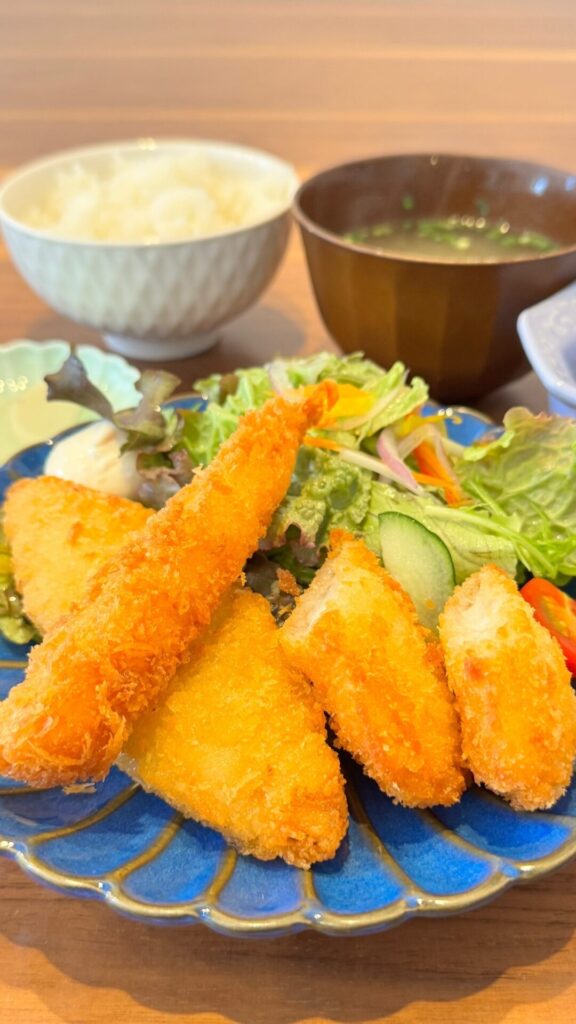 シーフードフライ。富山県砺波市の定食・居酒屋サンタス食堂のフードメニュー。