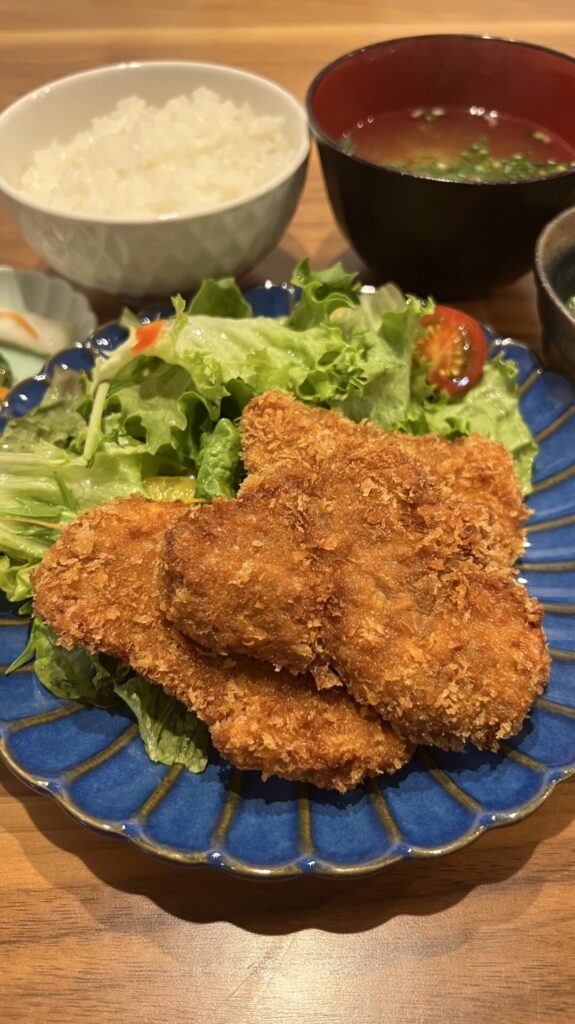 ヒレカツ。富山県砺波市の定食・居酒屋サンタス食堂のフードメニュー。