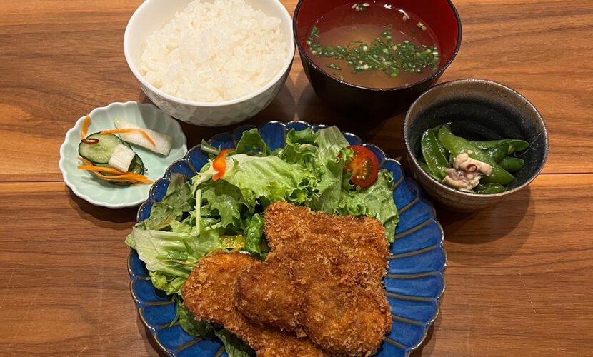ヒレカツ。富山県砺波市の定食・居酒屋サンタス食堂のフードメニュー。