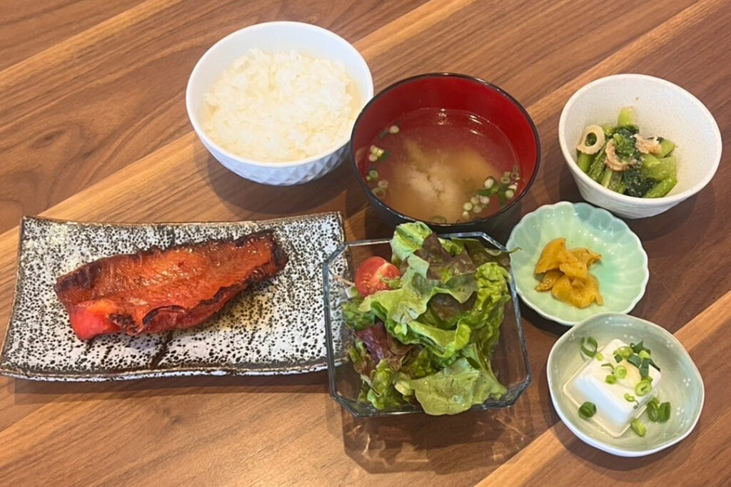 赤魚のみりん漬焼定食。富山県砺波市の定食・居酒屋サンタス食堂のフードメニュー。