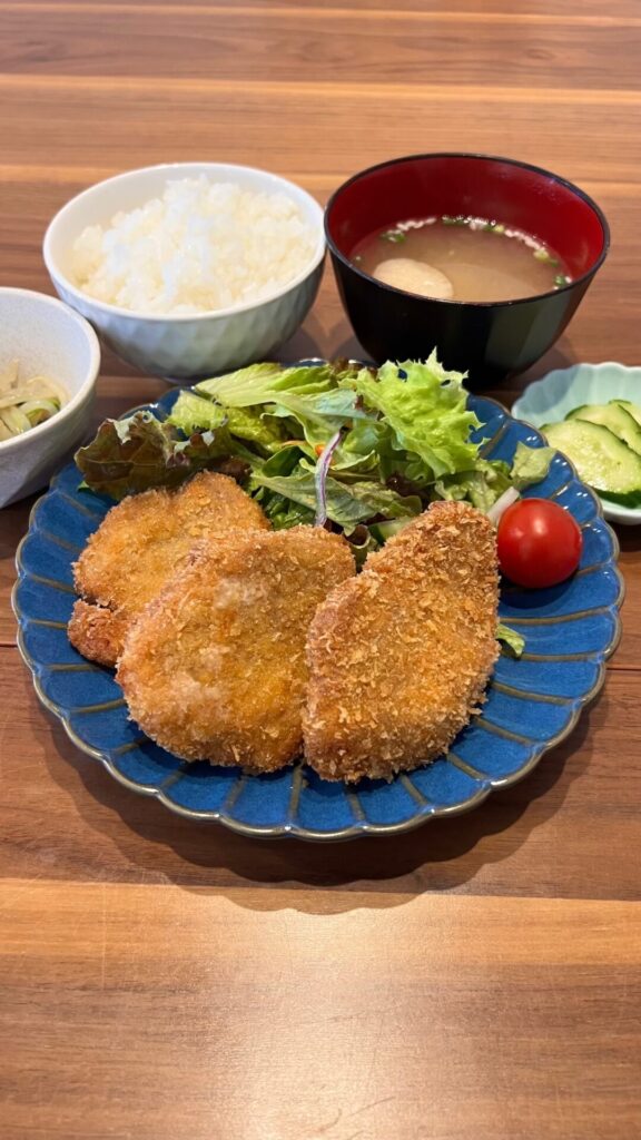 ヒレカツ定食。富山県砺波市の定食・居酒屋サンタス食堂のフードメニュー。