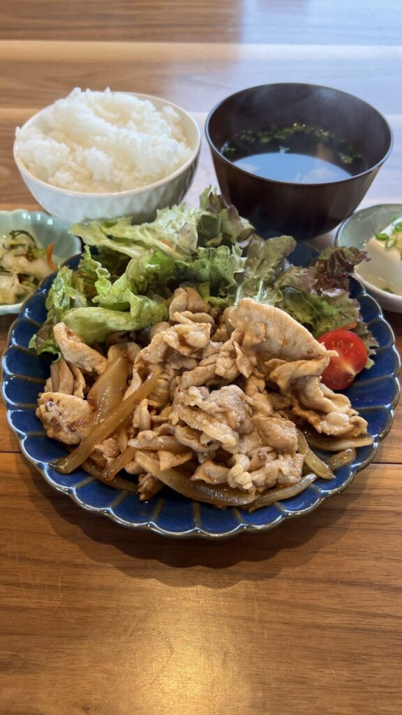豚の生姜焼き。富山県砺波市の定食・居酒屋サンタス食堂のフードメニュー。