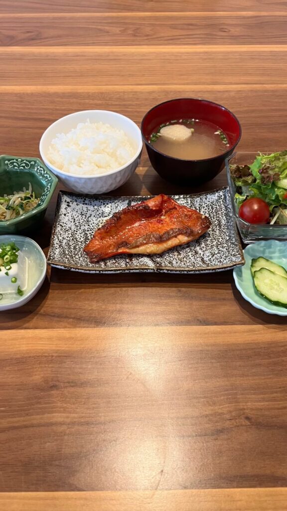 赤魚のみりん干し定食。富山県砺波市の定食・居酒屋サンタス食堂のフードメニュー。