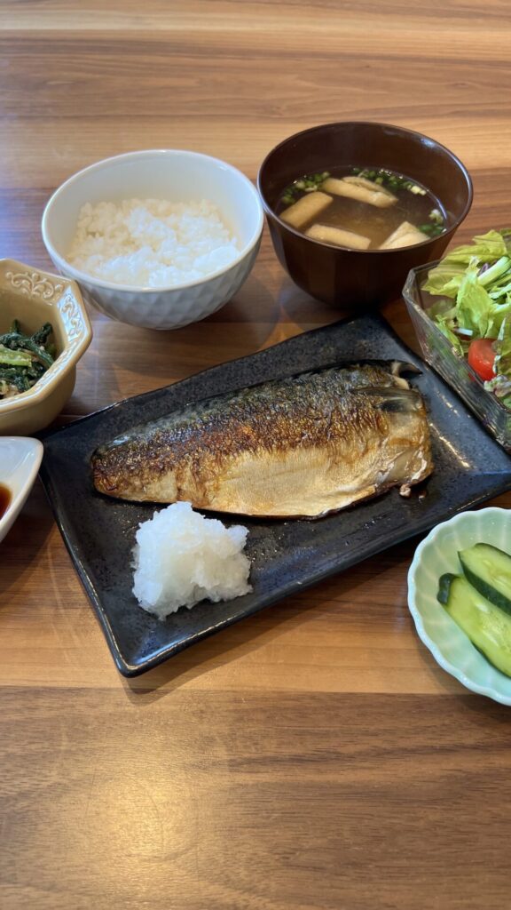 サバの塩焼き定食。富山県砺波市の定食・居酒屋サンタス食堂のフードメニュー。
