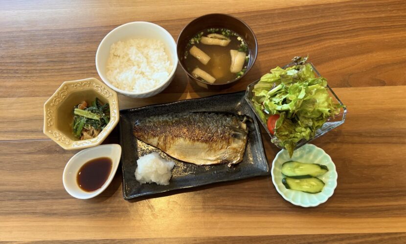 サバの塩焼き定食。富山県砺波市の定食・居酒屋サンタス食堂のフードメニュー。
