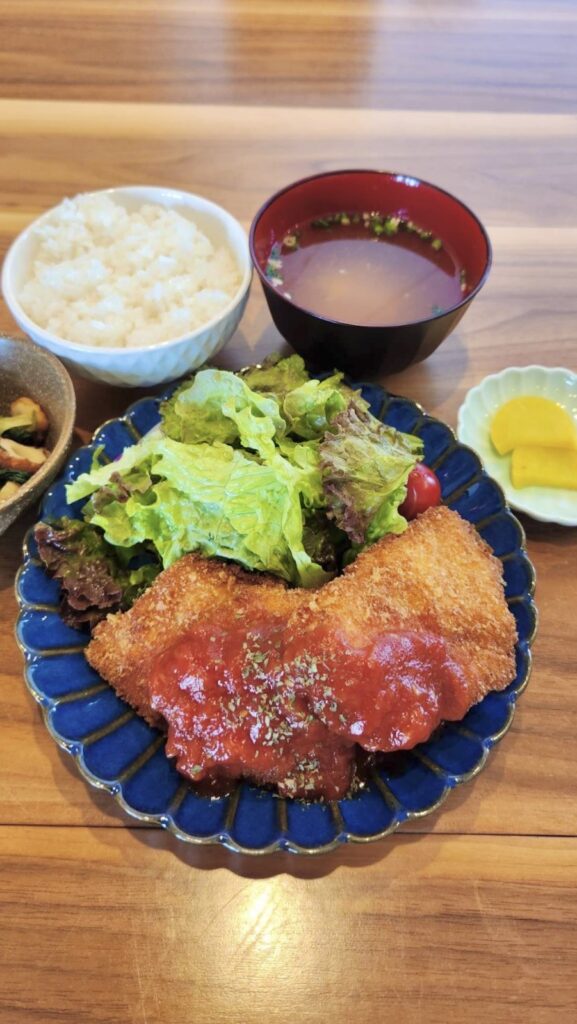 チキンカツレツトマトソース定食。富山県砺波市の定食・居酒屋サンタス食堂のフードメニュー。定食。富山県砺波市の定食・居酒屋サンタス食堂のフードメニュー。