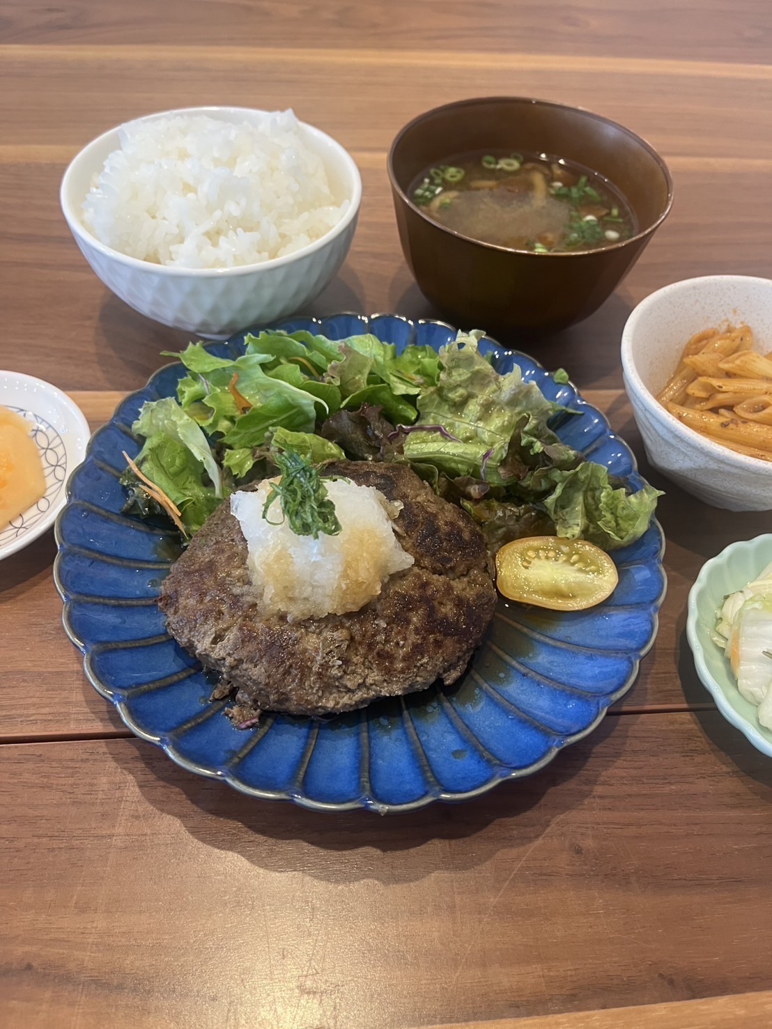 和風おろしハンバーグ定食。富山県砺波市の定食・居酒屋サンタス食堂のフードメニュー。定食。富山県砺波市の定食・居酒屋サンタス食堂のフードメニュー。
