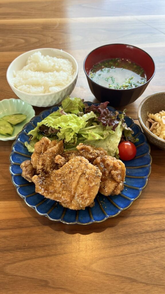 鶏の甘辛ダレ定食。富山県砺波市の定食・居酒屋サンタス食堂のフードメニュー。定食。富山県砺波市の定食・居酒屋サンタス食堂のフードメニュー。