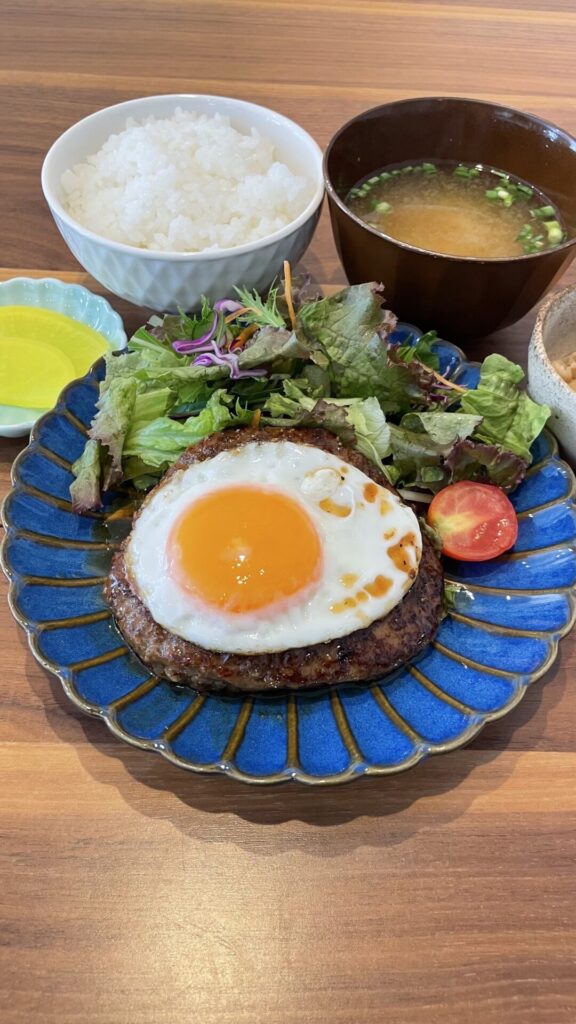 てりたまハンバーグ定食。富山県砺波市の定食・居酒屋サンタス食堂のフードメニュー。定食。富山県砺波市の定食・居酒屋サンタス食堂のフードメニュー。