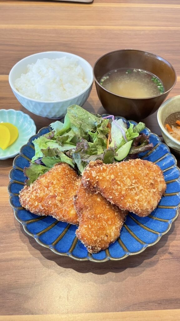チキンカツ定食。富山県砺波市の定食・居酒屋サンタス食堂のフードメニュー。定食。富山県砺波市の定食・居酒屋サンタス食堂のフードメニュー。