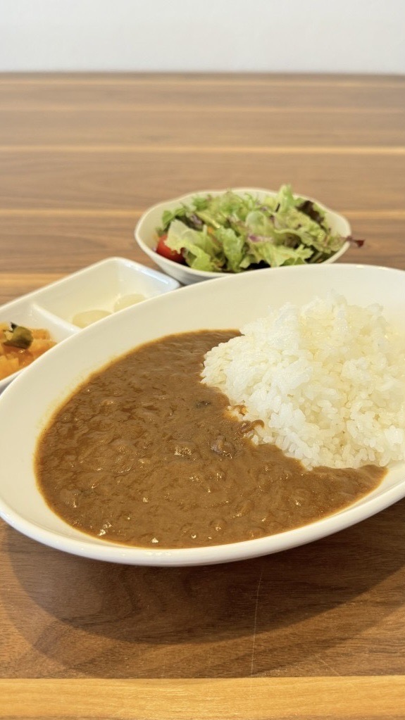 ワンコイン丼（カレーライス）。富山県砺波市の定食・居酒屋サンタス食堂のフードメニュー。定食。富山県砺波市の定食・居酒屋サンタス食堂のフードメニュー。