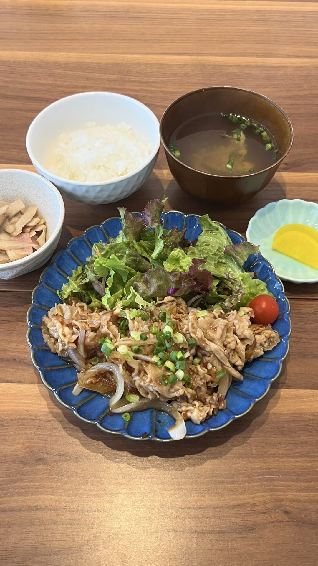 豚の生姜焼き定食。富山県砺波市の定食・居酒屋サンタス食堂のフードメニュー。定食。富山県砺波市の定食・居酒屋サンタス食堂のフードメニュー。
