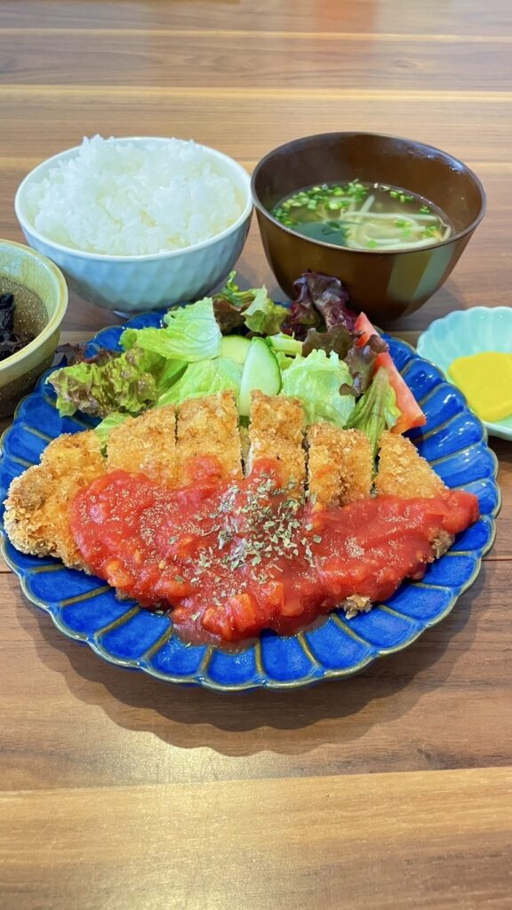 カツレツトマトソース定食。富山県砺波市の定食・居酒屋サンタス食堂のフードメニュー。定食。富山県砺波市の定食・居酒屋サンタス食堂のフードメニュー。