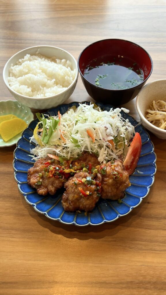 揚げ豚の香味ダレ定食。富山県砺波市の定食・居酒屋サンタス食堂のフードメニュー。定食。富山県砺波市の定食・居酒屋サンタス食堂のフードメニュー。