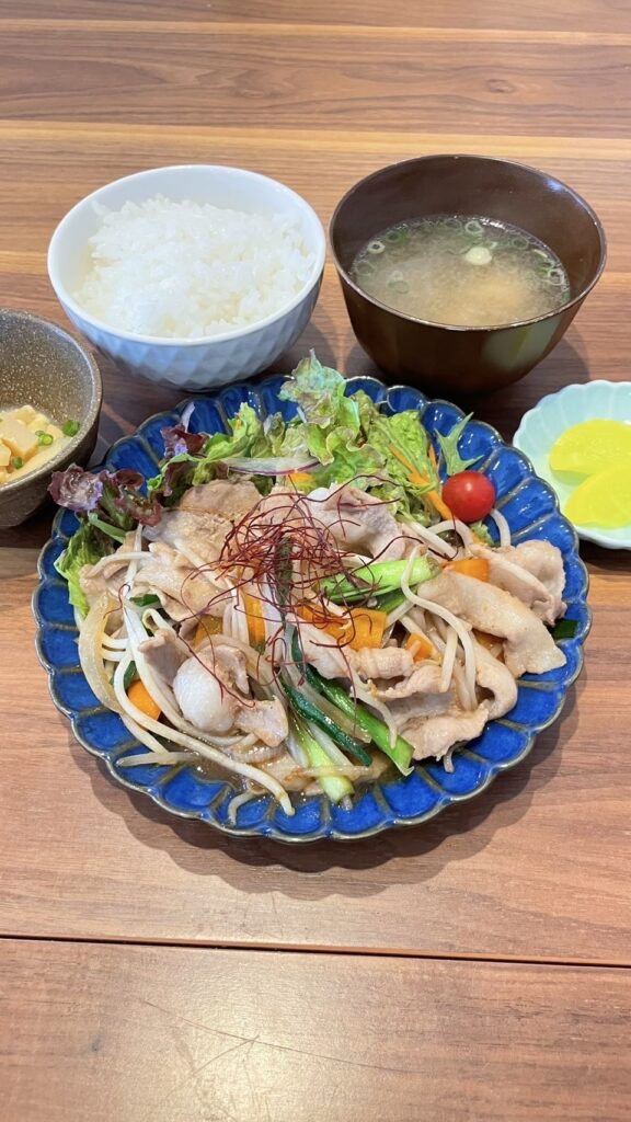 豚のスタミナ炒め定食。富山県砺波市の定食・居酒屋サンタス食堂のフードメニュー。定食。富山県砺波市の定食・居酒屋サンタス食堂のフードメニュー。