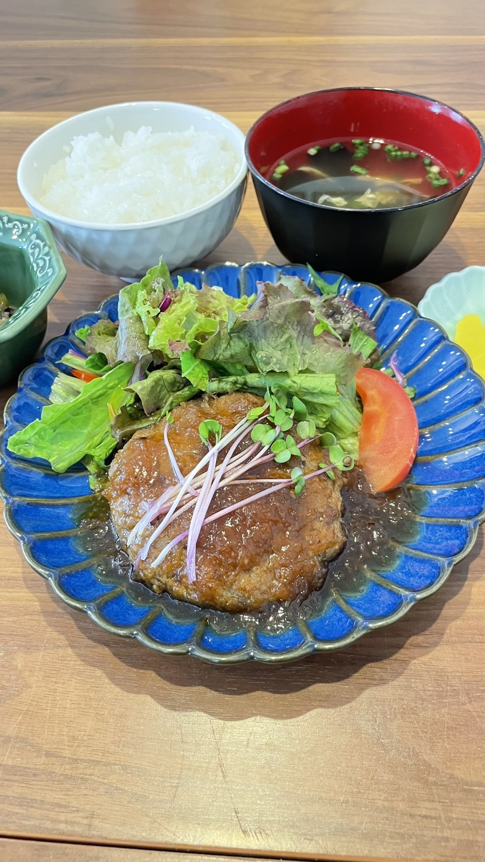 ハンバーグみぞれあんかけ定食。富山県砺波市の定食・居酒屋サンタス食堂のフードメニュー。定食。富山県砺波市の定食・居酒屋サンタス食堂のフードメニュー。