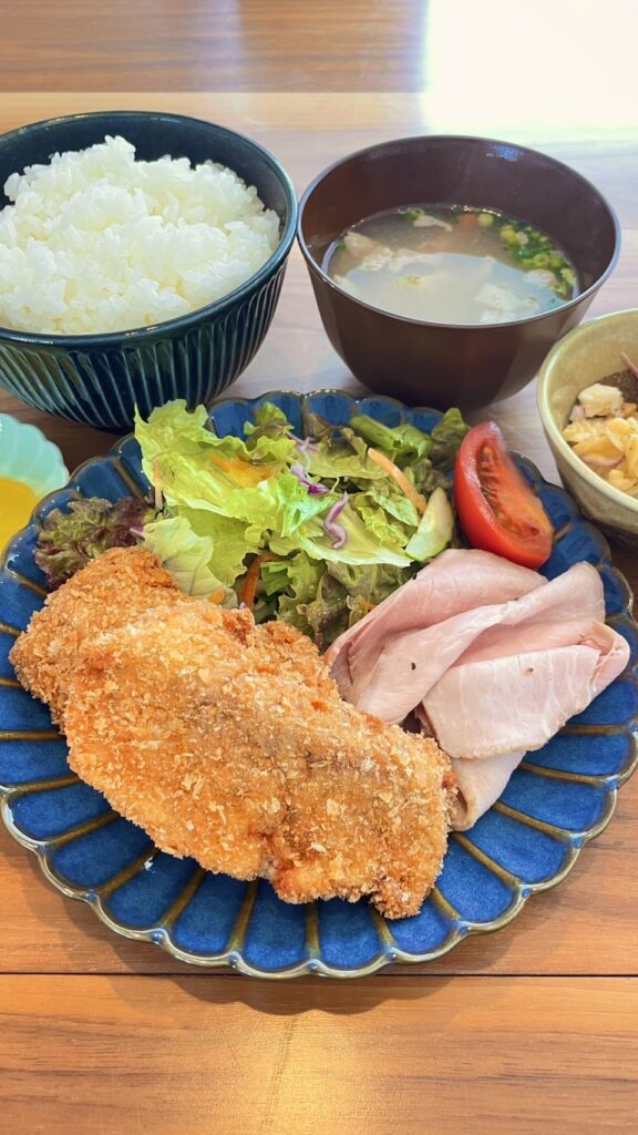 ヒレカツ定食。富山県砺波市の定食・居酒屋サンタス食堂のフードメニュー。定食。富山県砺波市の定食・居酒屋サンタス食堂のフードメニュー。