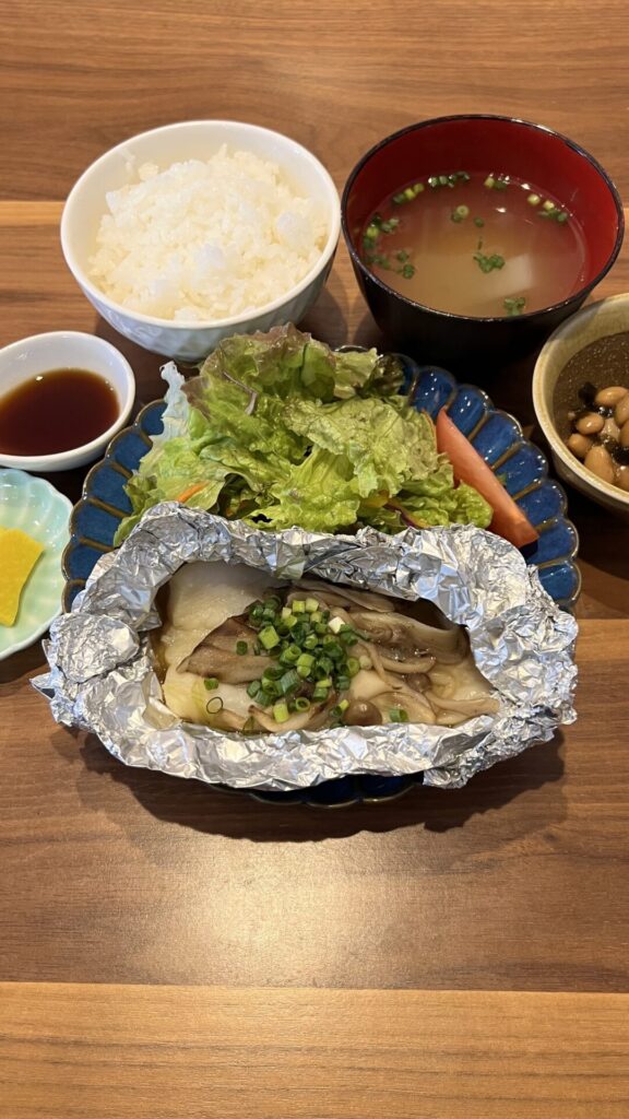 白身魚のホイル蒸し定食。富山県砺波市の定食・居酒屋サンタス食堂のフードメニュー。定食。富山県砺波市の定食・居酒屋サンタス食堂のフードメニュー。