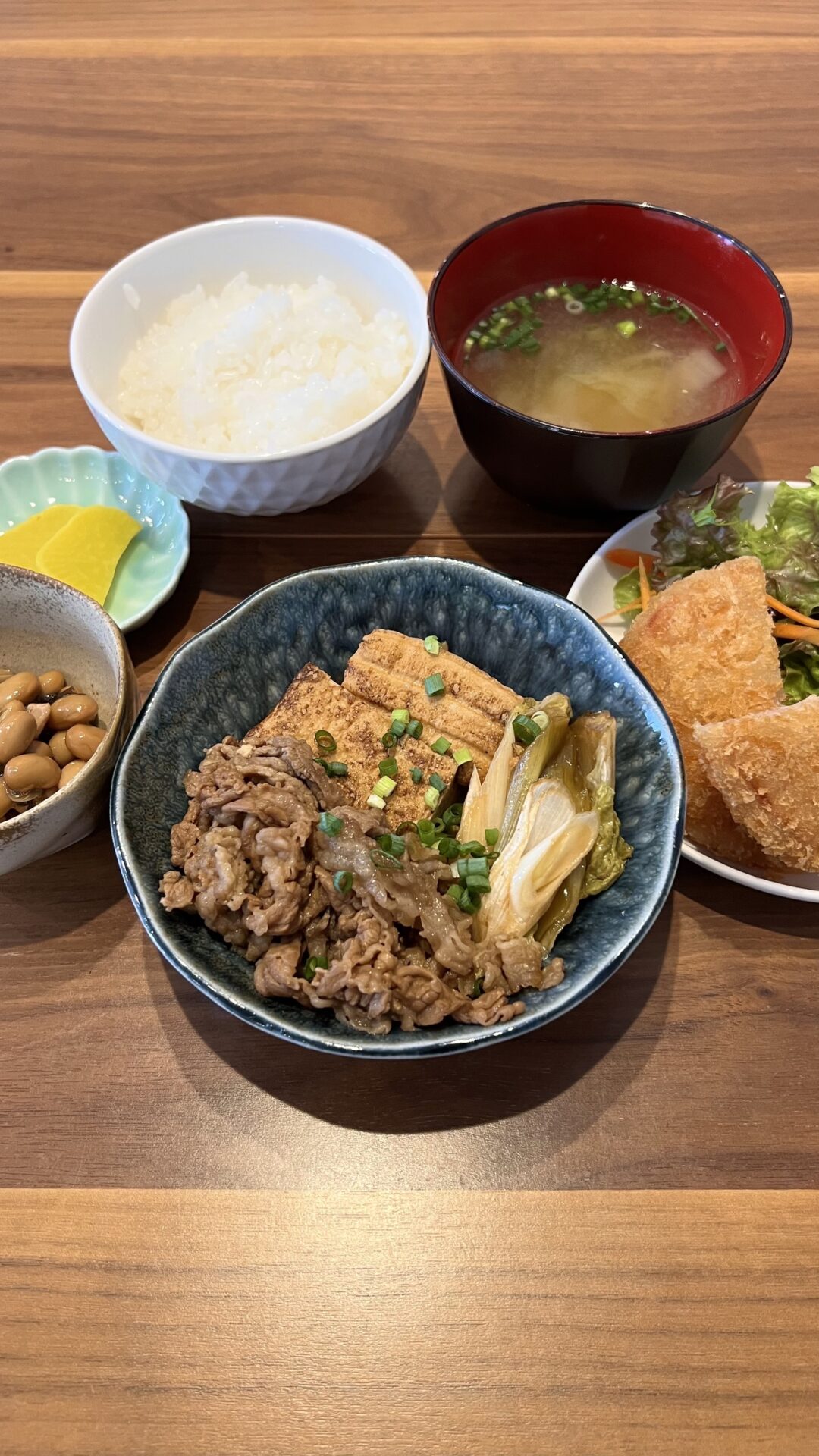 肉豆腐定食。富山県砺波市の定食・居酒屋サンタス食堂のフードメニュー。定食。富山県砺波市の定食・居酒屋サンタス食堂のフードメニュー。