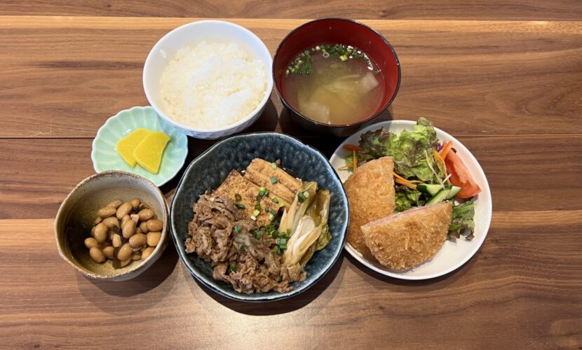 肉豆腐定食。富山県砺波市の定食・居酒屋サンタス食堂のフードメニュー。定食。富山県砺波市の定食・居酒屋サンタス食堂のフードメニュー。