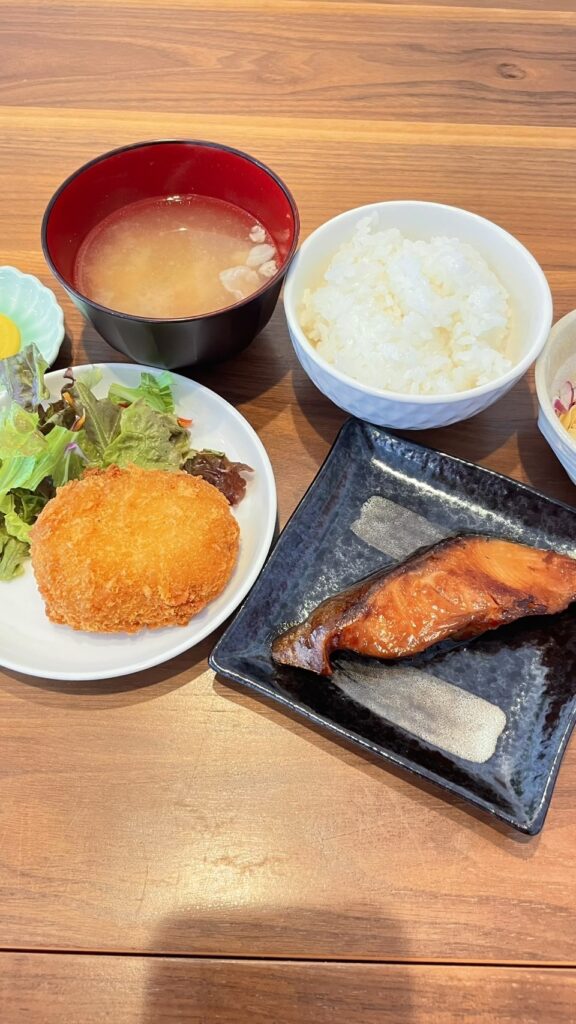 銀ダラの照り焼き定食。富山県砺波市の定食・居酒屋サンタス食堂のフードメニュー。定食。富山県砺波市の定食・居酒屋サンタス食堂のフードメニュー。