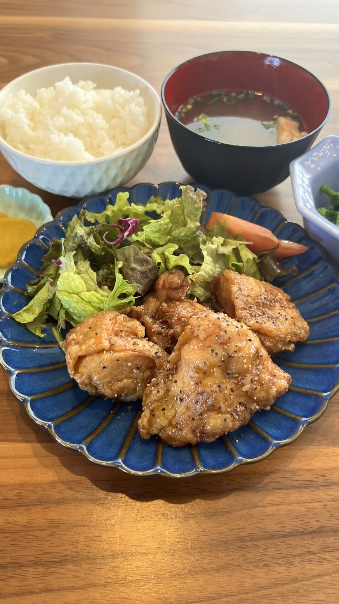 鶏の甘辛ダレ定食。富山県砺波市の定食・居酒屋サンタス食堂のフードメニュー。定食。富山県砺波市の定食・居酒屋サンタス食堂のフードメニュー。