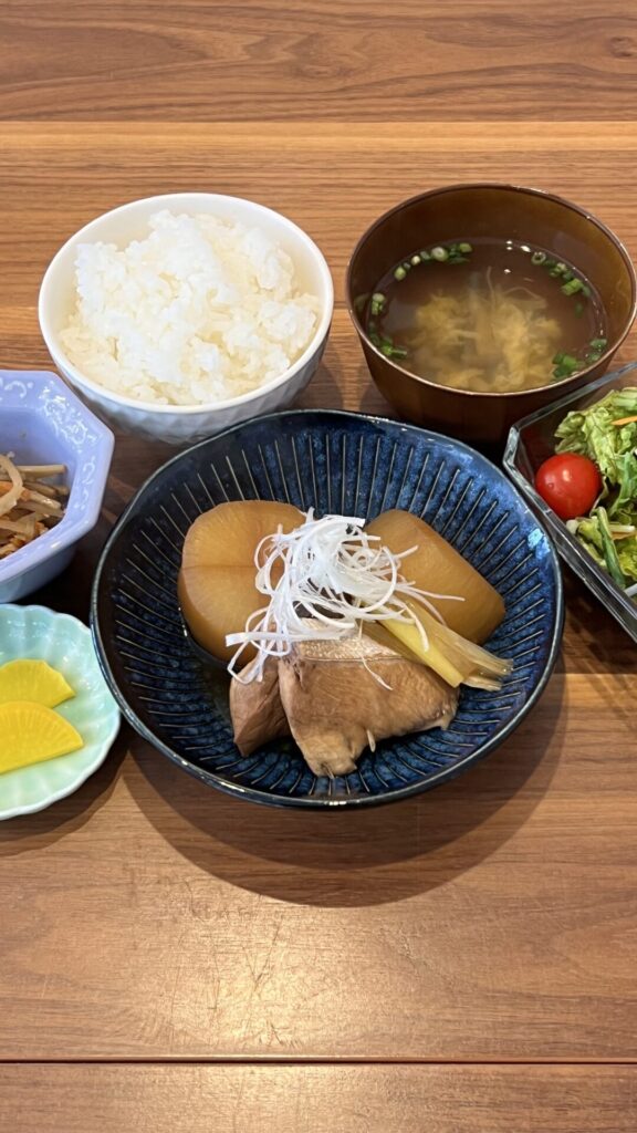 ブリ大根定食。富山県砺波市の定食・居酒屋サンタス食堂のフードメニュー。定食。富山県砺波市の定食・居酒屋サンタス食堂のフードメニュー。